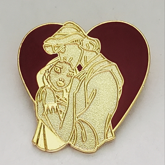Disney Pin Trading Couples Pocahontas & John Smith Heart Lanyard Pin Series - Picture 1 of 4